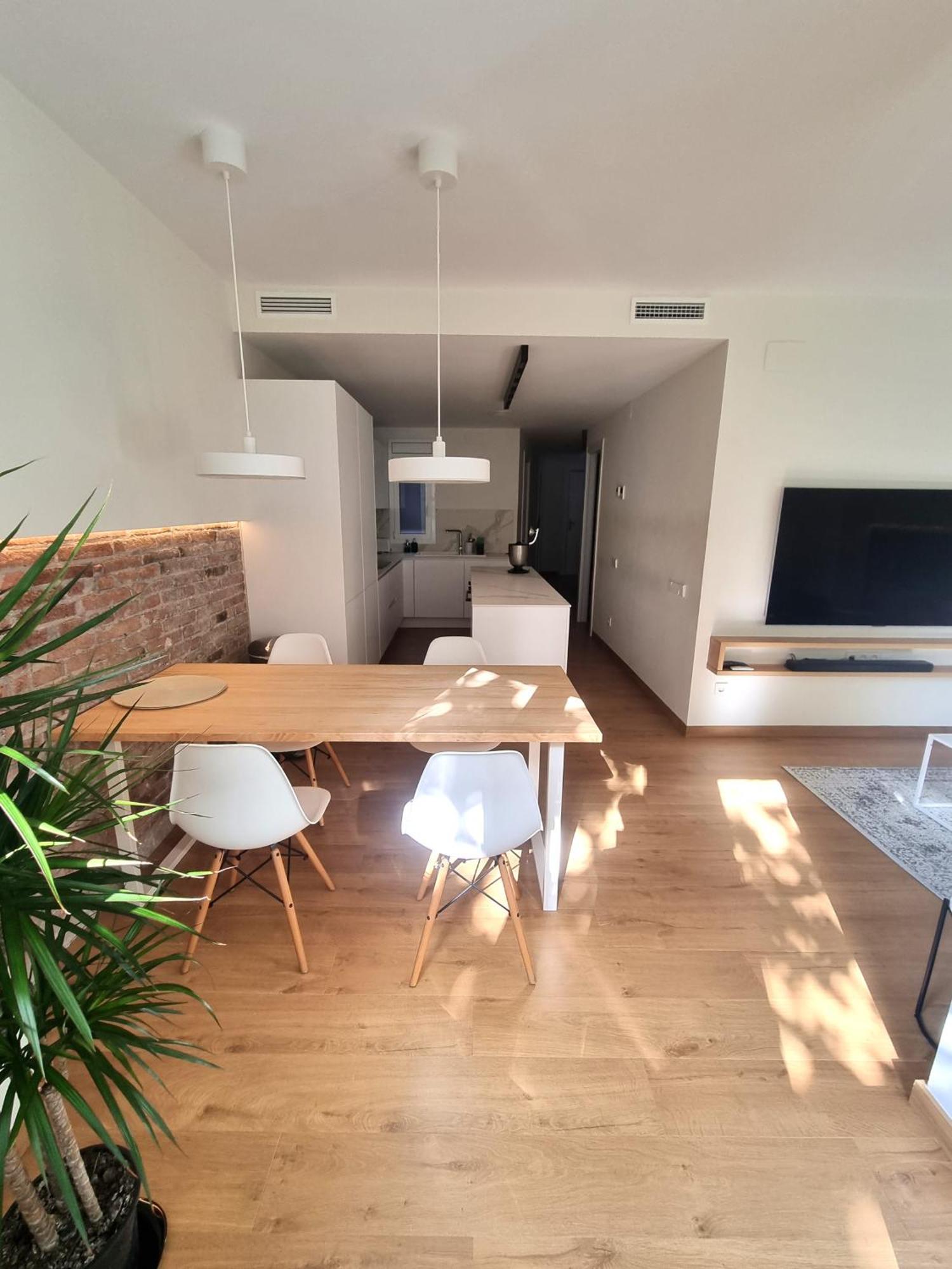 Cozy Bedroom With A Private Bathroom In A Shared House * Barcellona